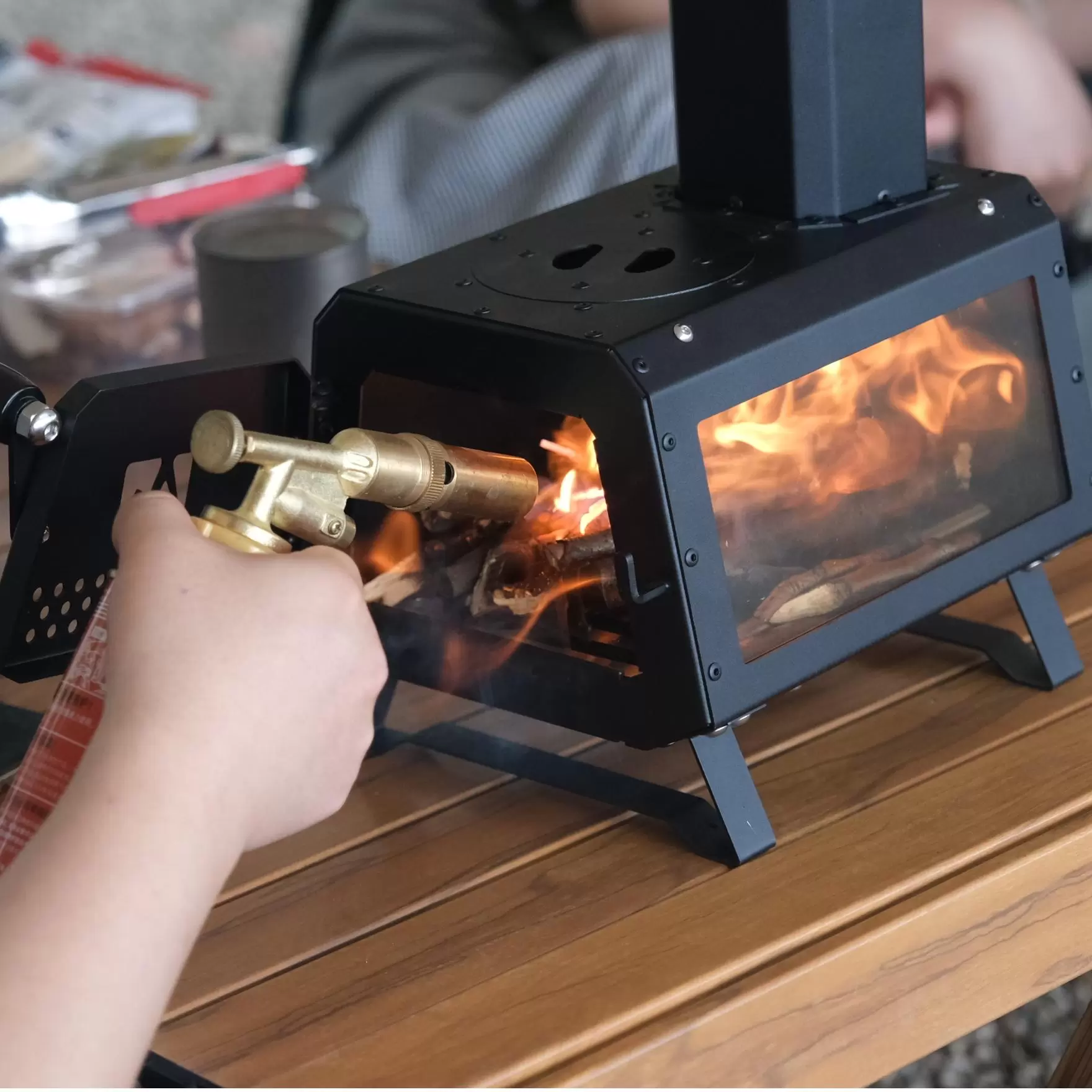 Stufa a razzo da tavolo multifunzionale ed efficiente senza fumo