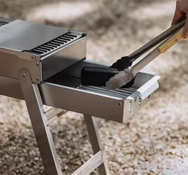 Griglie a carbone pieghevoli con telaio minimalista Griglie a carbone pieghevoli con telaio minimalista